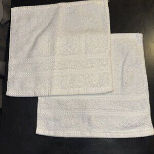 Olivia Parker Square washcloth Set of 2 white solid cotton Duet Towel